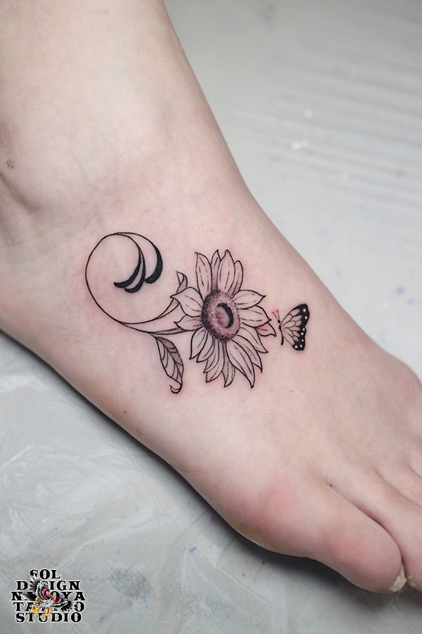 名古屋　タトゥー　女性